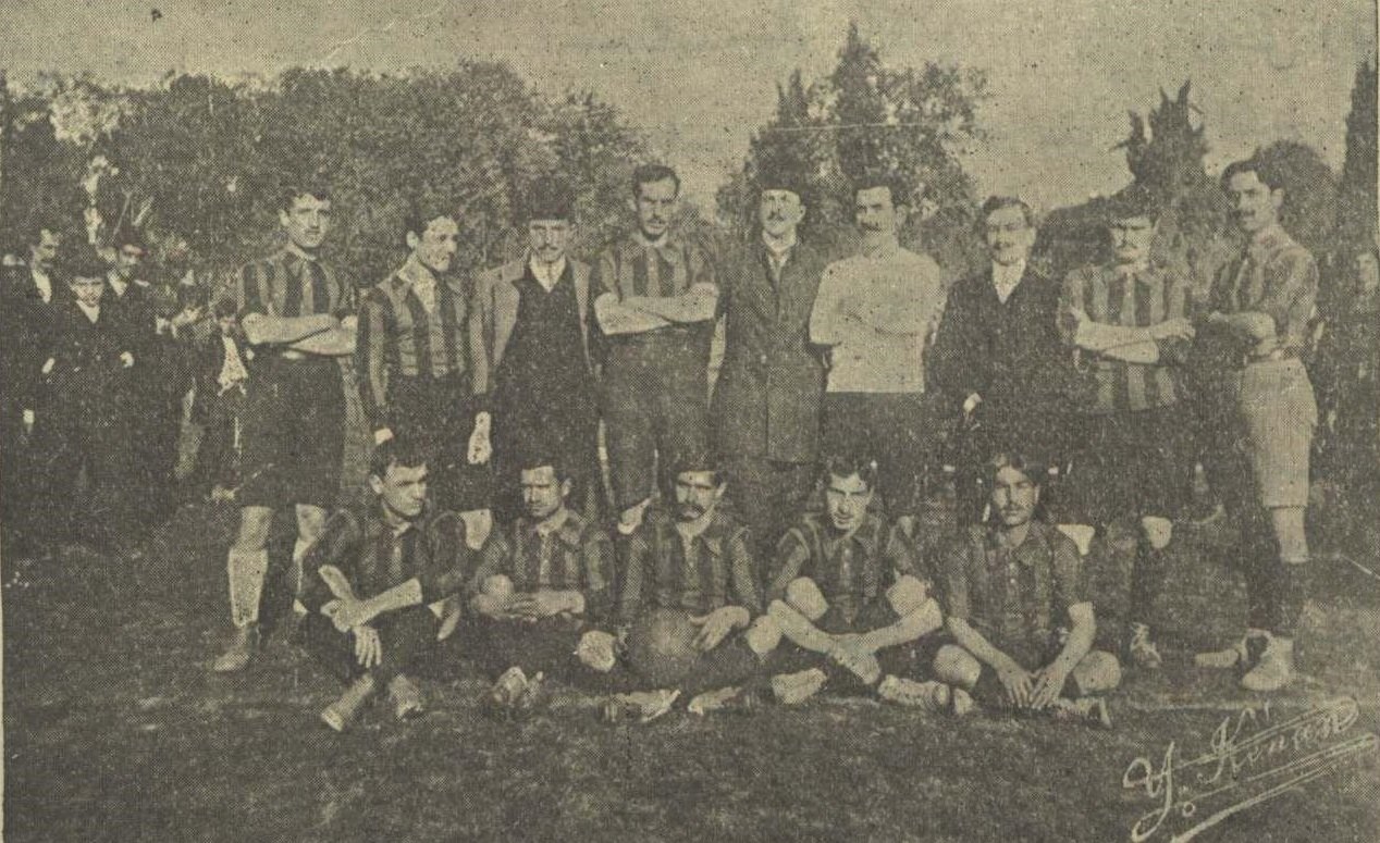 1908 yılında Fenerbahçe-Cadi-Keuy futbol takımı